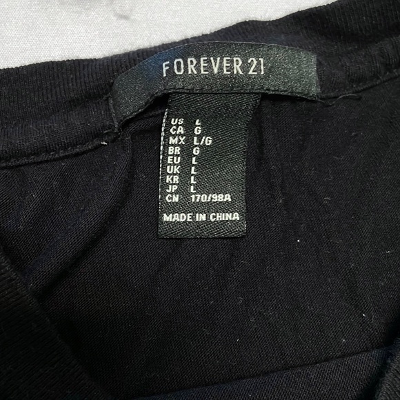 Friday Friends Tee - Picture 4 of 4